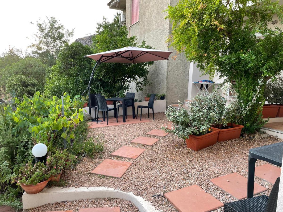 Appartamento Blue House Badesi Esterno foto